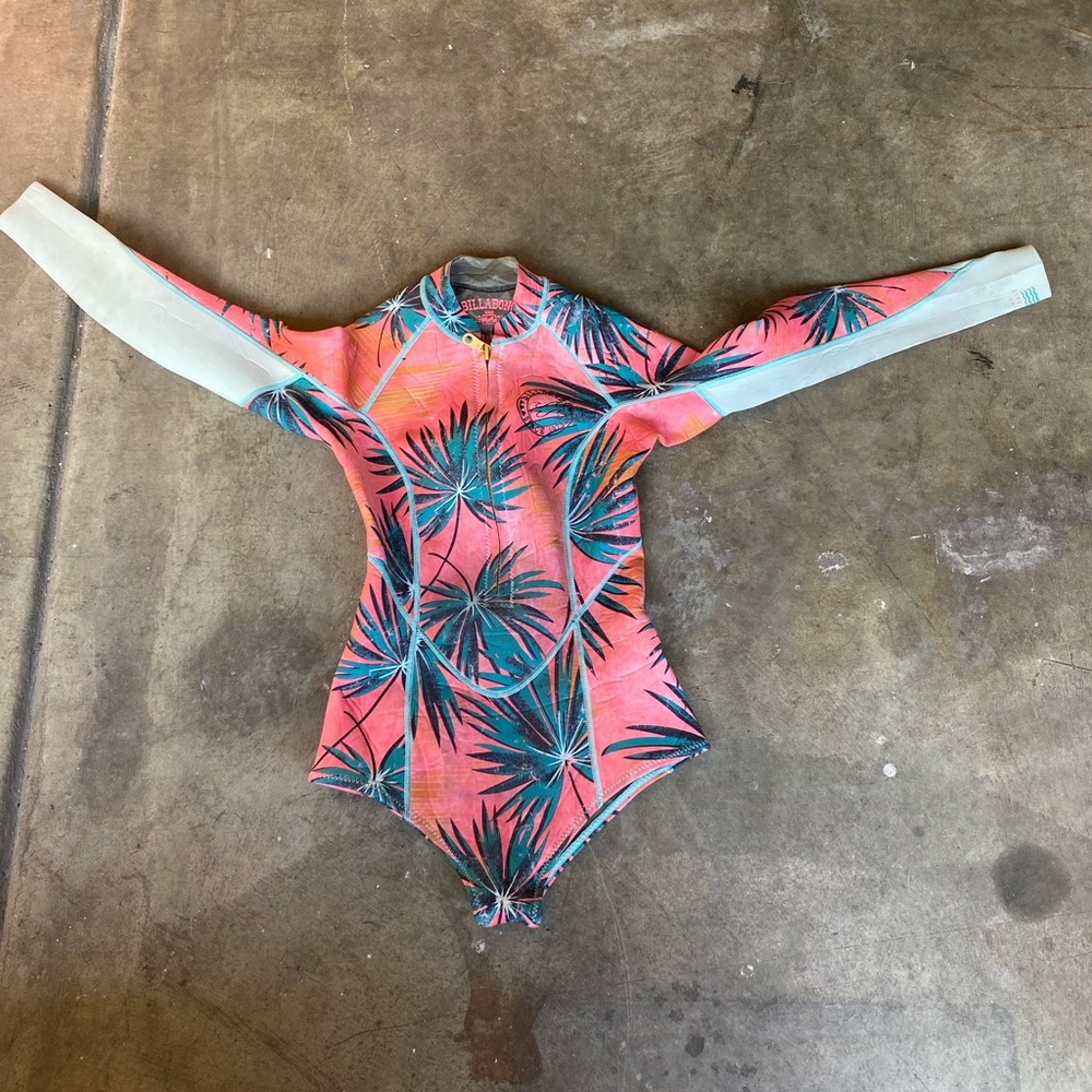 Billabong women’s spring suit